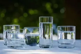 多次提醒：在这2种情况下，切记不能多喝水，对机体组织器官不利图片