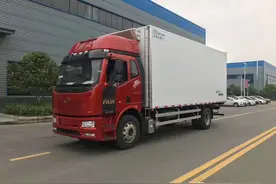 解放J6L高顶双卧6米8冷藏车 实用性强轻量化优势明显图片