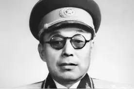 开国中将，和许世友同为少林出身的武功高手，毛主席戏称他不当和尚当将军图片