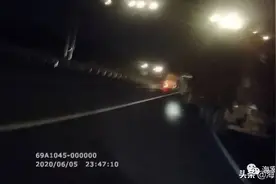 钦州：高速ETC龙门架灯晃眼，司机跟车太近致追尾图片