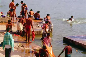 印度夏天没有空调，到中国旅游后，游客问：难道每家都有吗？图片
