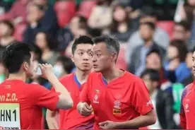 第35金！兄弟情深！44岁的秦志戬满头白发图片