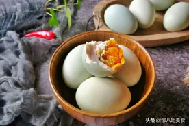 腌咸鸭蛋，不用找黄泥，学会这个方法，简单零失败，个个流油起沙图片