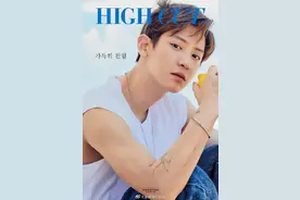 EXO成员朴灿烈夏日大片，西裤白衬衫充满男性魅力，清新惹人陶醉图片