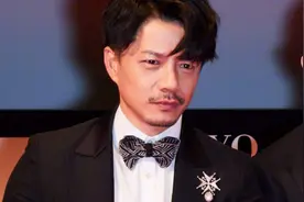 娱乐圈有一种脸，帅与丑同时存在，第一眼哥们真丑，再看哥哥有我图片