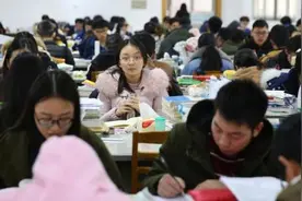 考研专业拟录取10人，可最终复试只有8人，这8人是否都可以通过？图片