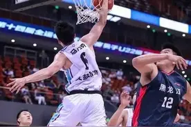 噩耗传来！19岁超新星右脚粉碎性骨折，广东男篮再受伤病打击图片