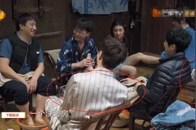 杨紫张艺兴恋情添锤？节目中公然穿情侣睡衣同框，亲密互动不避嫌图片