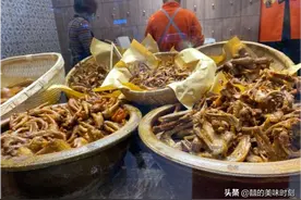 福建大哥卖卤大肠20年，下午4点才开门，一天限量40斤年收入400万图片