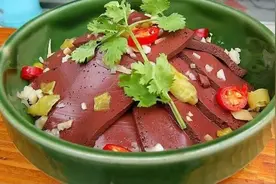 吃猪血能排毒解毒？究竟对身体有害有益？4招挑出真正的好猪血图片