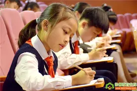 争做少先队小骨干——徐州市万科城民主小学举行第二届大队委改选图片