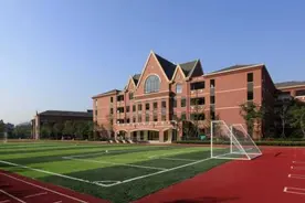 最贵15万/年！郑州民办小学学费前10名披露，家长仍抢破头图片