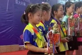 小女孩被教练训斥后火了，梦想成为世界冠军，邓亚萍为她指导技术图片