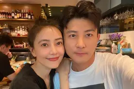 高圆圆约会“男闺蜜”，扎韩系丸子头超显嫩，比赵又廷一起还亲密图片