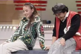 大年30晚上，楼道里，他强吻了宋丹丹之后，宋丹丹：我恨你图片