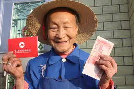 农民养老金每月只有100多元，请问靠什么方式养老？图片