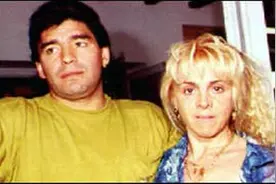 马拉多纳离世却无妻儿哀悼！曾辜负前妻、被90后女友扫地出门图片