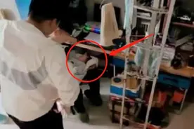 大四学生带娃回校成焦点，新生宝宝成宿舍“团宠”，引发争议图片