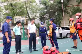 永定区常务副区长蓝富雁带队到消防大队检查防汛和水域救援工作图片