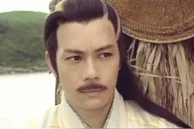 张兆辉参加饭局，当众帮妻子脱鞋冰敷脚部，关礼杰瞪大眼睛显尴尬图片