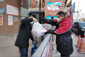 石家庄商超纷纷开通社区配送服务，超市员工变身外卖骑手图片