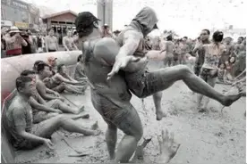 印度泼粪节算啥，日本的节日才是真正的无下限：不愧是日本图片