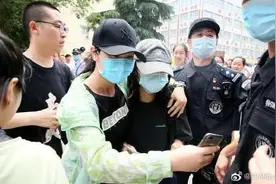 张子枫高考第一个交卷，得知原因后，明白黄磊何炅为何喜欢她了图片