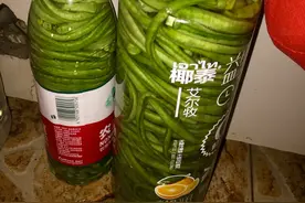 矿泉水瓶腌制酸豆角，方便快捷酸味正，肉炒酸豆角好吃下饭不撂筷图片
