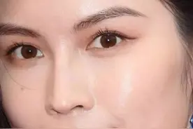 何穗不愧是“何仙姑”白到反光，坚持的美白细节，很多女生都忽略图片