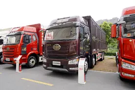 560马力8x4载货 这台J6P要起飞啊图片