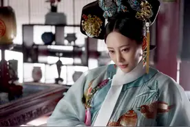 《如懿传》被删减的一段戏：辛芷蕾用脚抬李纯下巴！把李纯妈看哭图片