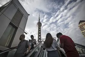 由数据看年轻人低生育率的原因：房价和成本并非关键因素图片