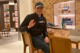 张智霖袁咏仪被偶遇，女方素颜状态好，张智霖太瘦被指像赵本山？图片