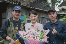 46岁梅婷新剧杀青引关注！鼻梁挺拔气色大好，不愧曾是中戏校花图片