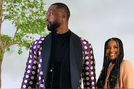 NBA“闪电侠”与大十岁妻子如胶似漆 二儿子变女儿身后更自信图片