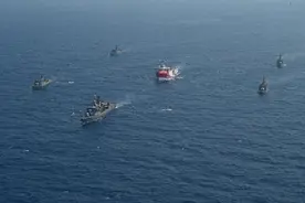 希腊护卫舰硬抗土耳其舰队！当年三次帮中国撤侨，危机时涌泉相报图片