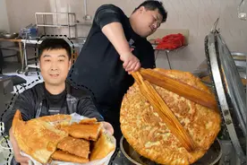 山东霸气美食极具特色，一张大饼8斤重4斤肉，60年传承看着就想吃图片