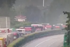 #912实时高速路况#2021.6.3 09：00沪陕高速信阳段K768东向西发生单方事故现场单车道通行后方车辆缓行2公里图片