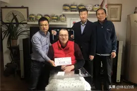 男排汤淼获赠10万救助金，瘫痪多年发福严重，妻子母亲均已改嫁图片