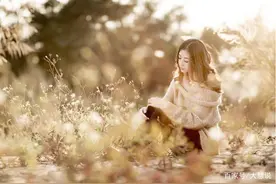 再爱一个人，当他不主动联系你时，做到不纠缠，你就赢了图片