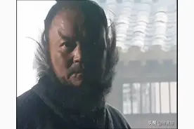 新老两版《水浒》的李逵，一个是天杀星，另一个是天傻星图片