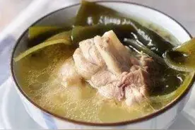 50岁老保姆：炖海带汤时，这样“东西”缺一不可，保证汤鲜味美图片