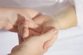 家长看过来，一文教你小儿按摩12种基本手法图片