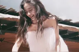 刘诗诗登上《时尚芭莎》闭年刊，baby新封面返璞归真，伪素颜出镜图片