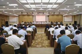 武山县委书记王新强主持召开县委农村工作领导小组第二次全体（扩大）会议暨全县农业农村重点工作现场推进会图片