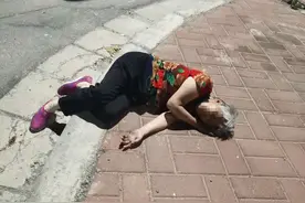 鹤壁女孩深夜街头救助晕厥老人！网友：你那么美图片