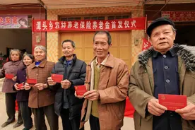 新农保“开启”一次补缴15年，缴费1万与5万哪个更划算？有啥猫腻图片