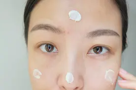 女人别太节俭，2个涂脸的要舍得用，延缓衰老还提亮肤色，显年轻图片