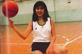 “高冷女神”王祖贤的错乱情史，和她身后的4个男人图片