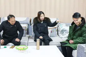 千万老板穿破衣服回家，不料却被嫂子嫌弃，老父亲一番话让人感动视频封面